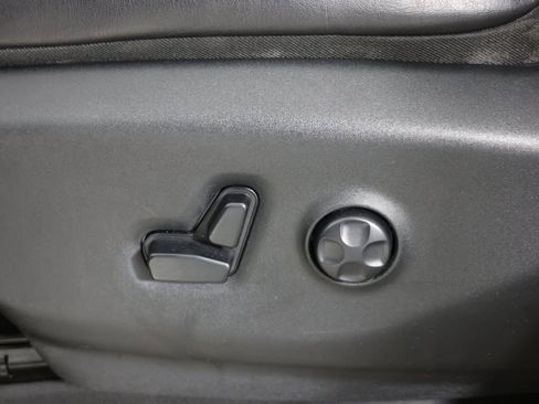 Used 2019 Chrysler Pacifica Limited image 26