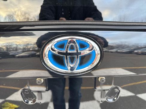 Used 2018 Toyota Prius Two image 37