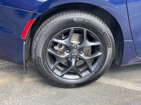Used 2018 Chrysler Pacifica Touring-L Plus w/ Advanced Safetytec Group FWD image 7