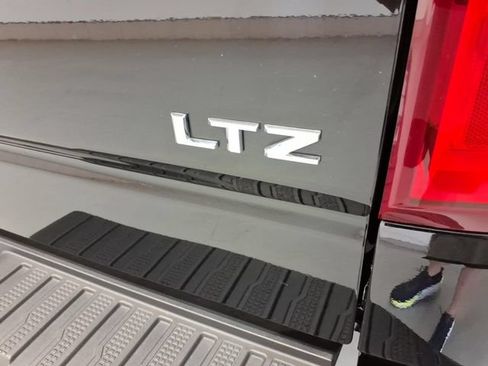 Used 2023 Chevrolet Silverado 1500 LTZ AWD/4WD image 12