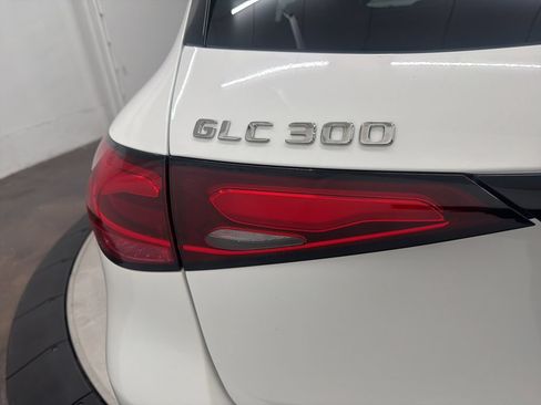 Used 2026 Mercedes-Benz GLC 300 image 11