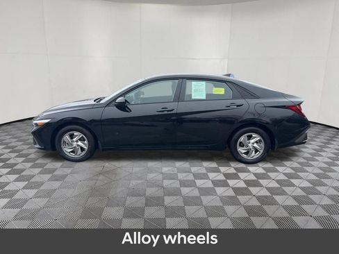 Certified 2026 Hyundai Elantra SE FWD image 8
