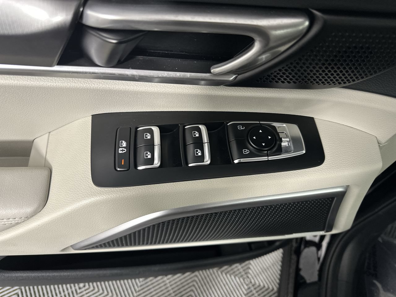 Certified 2024 Kia Telluride S FWD image 3