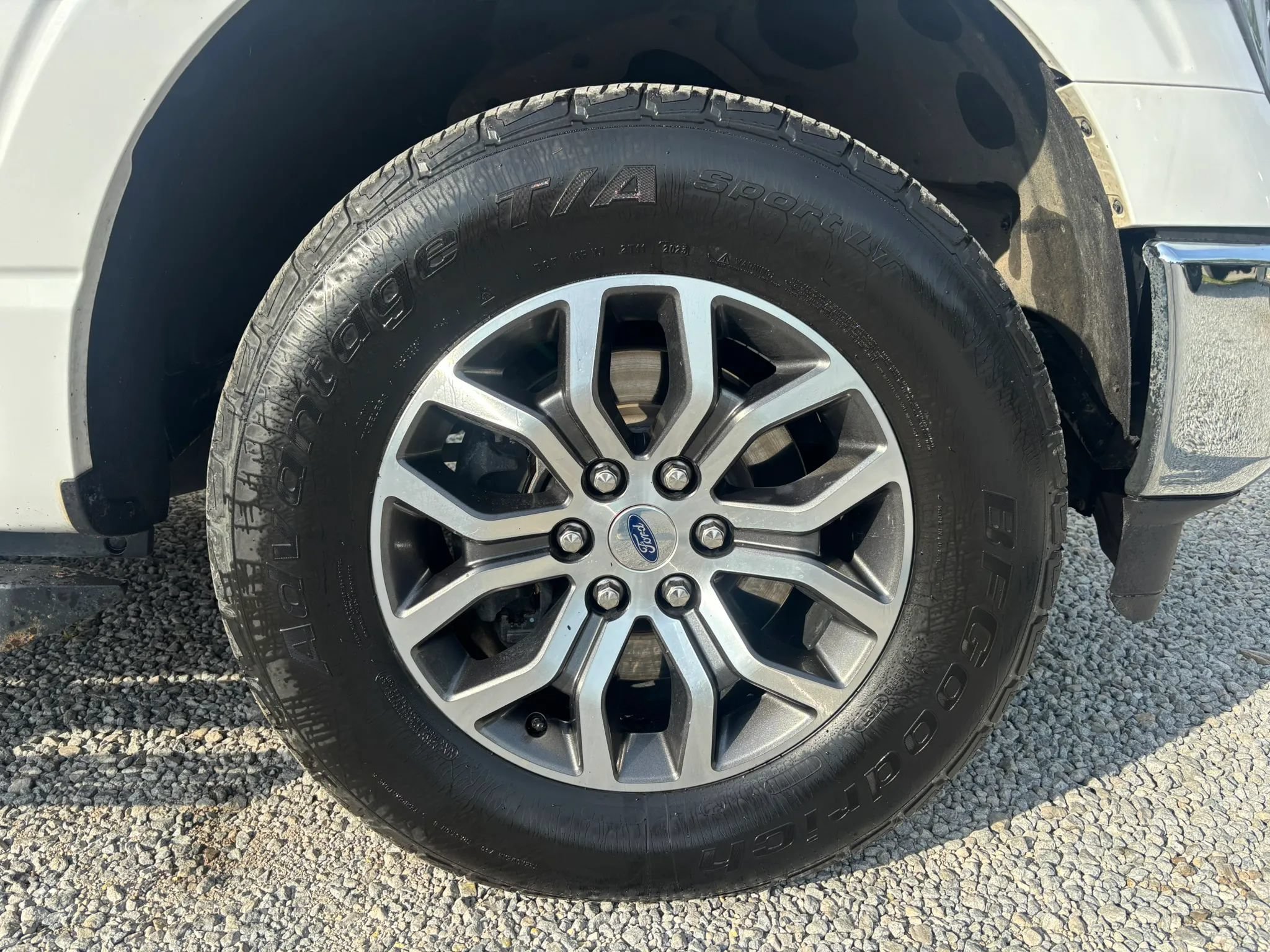 Used 2021 Ford F150 Lariat w/ FX4 Off-Road Package AWD/4WD image 3