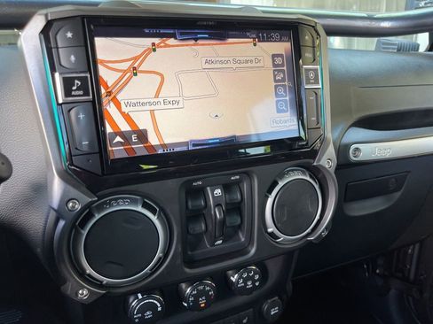 Used 2016 Jeep Wrangler Unlimited Rubicon w/ Connectivity Group AWD/4WD image 3