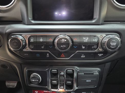 Used 2022 Jeep Wrangler Unlimited Rubicon 4xe w/ Dual Top Group AWD/4WD image 25