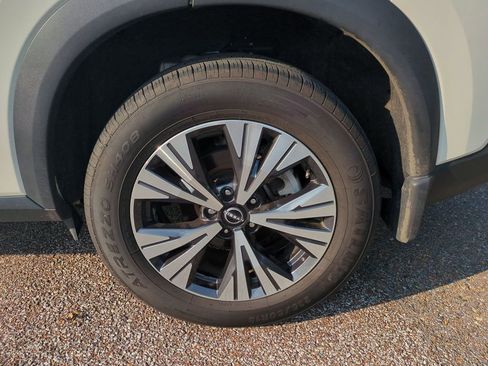 Used 2023 Nissan Rogue SV image 31