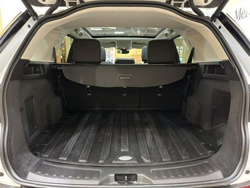 Used 2023 Land Rover Discovery Sport SE image 21