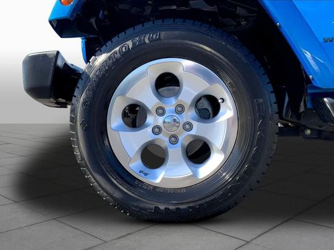 Used 2015 Jeep Wrangler Unlimited Sahara w/ Connectivity Group image 11