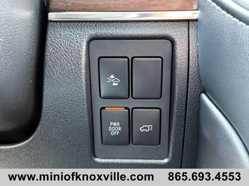 Used 2018 Toyota Land Cruiser AWD/4WD image 25