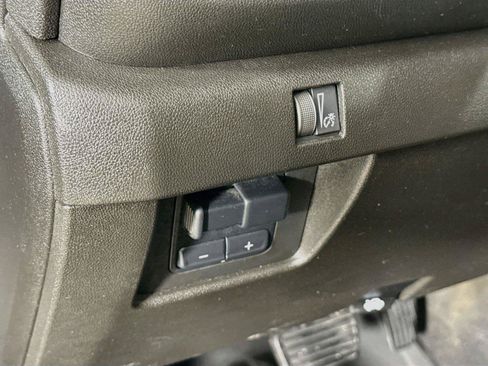 Used 2023 Chevrolet Colorado Trail Boss w/ Technology Package AWD/4WD image 12