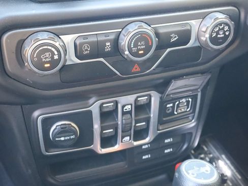 Used 2018 Jeep Wrangler Unlimited Sport S AWD/4WD image 21