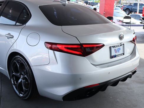 Used 2019 Alfa Romeo Giulia RWD image 9
