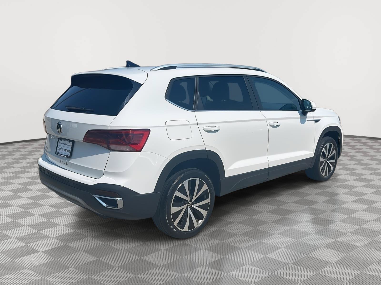 Certified 2022 Volkswagen Taos SE FWD image 5