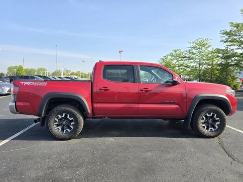 Certified 2023 Toyota Tacoma TRD Off-Road AWD/4WD image 8