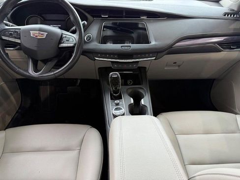 Used 2023 Cadillac XT4 Luxury w/ Cold Weather Package image 9