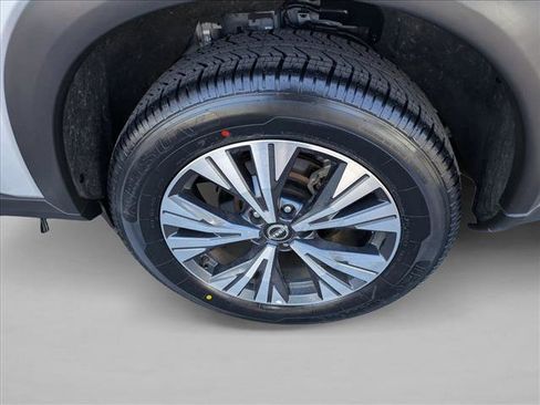 Used 2023 Nissan Rogue SV image 9