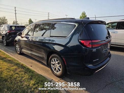 Used 2022 Chrysler Pacifica Touring-L FWD image 4