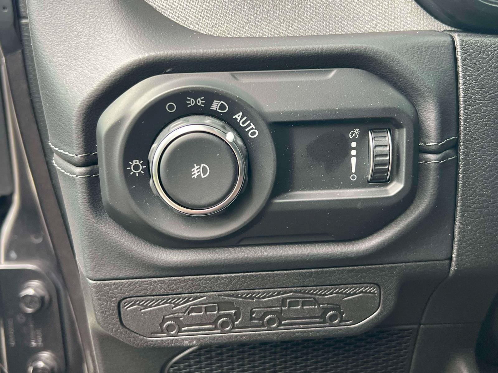 Used 2026 Jeep Wrangler Unlimited Sahara AWD/4WD image 12