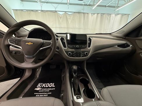 Used 2022 Chevrolet Malibu LT FWD image 17