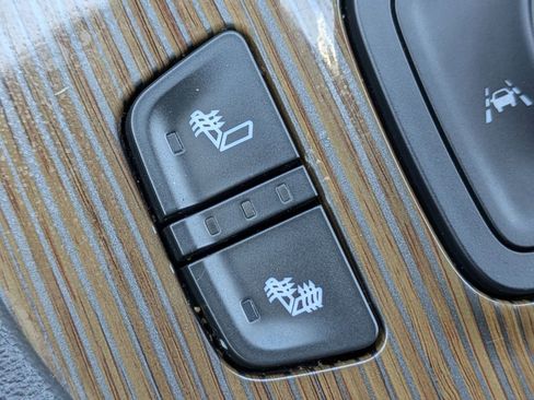 Used 2023 GMC Acadia SLE w/ Driver Convenience Package image 23