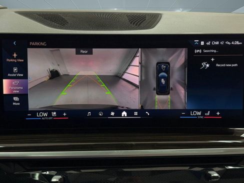 Used 2024 BMW X5 sDrive40i w/ M Sport Package RWD image 30