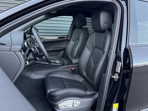 New 2026 Porsche Macan image 5