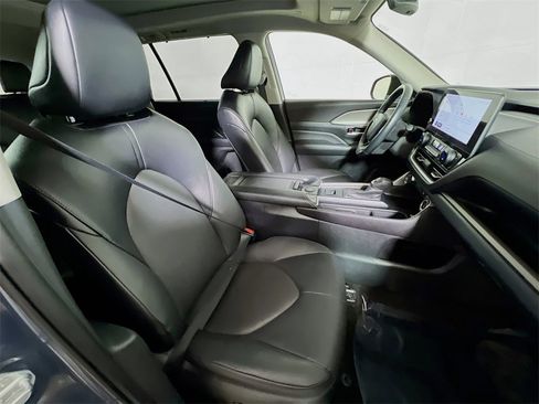 Certified 2024 Toyota Grand Highlander XLE image 26
