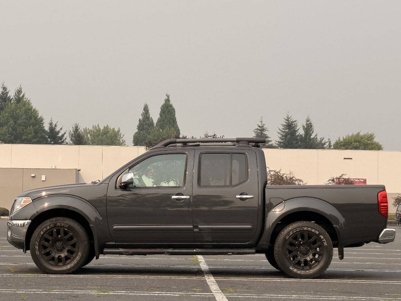 Used 2011 Nissan Frontier SL w/ Moonroof Pkg AWD/4WD image 5