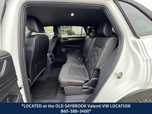 Certified 2025 Volkswagen Atlas Cross Sport SE w/ Black Wheel Package AWD/4WD image 10