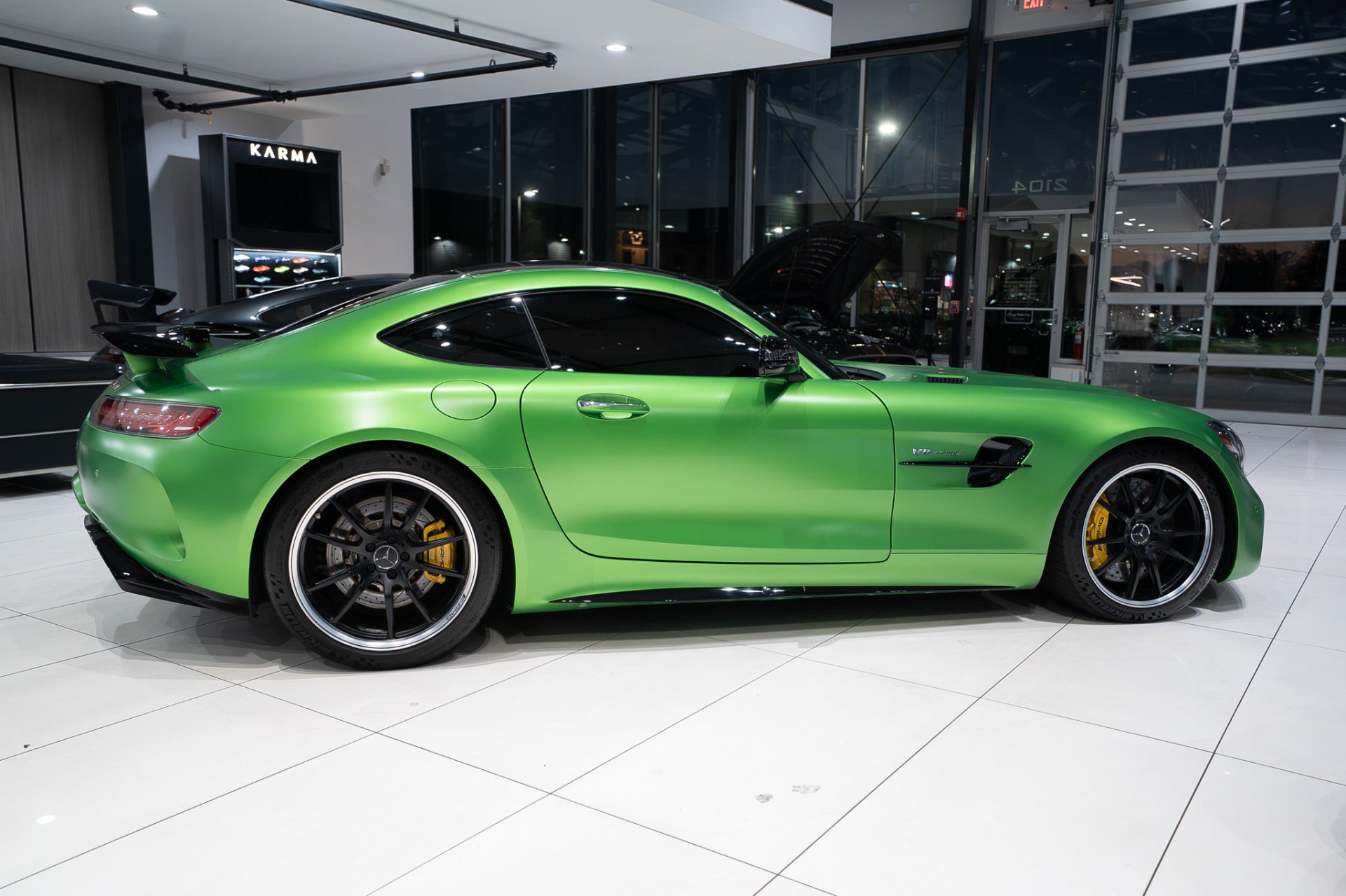 Used 2018 Mercedes-Benz AMG GT R w/ Exclusive Interior Package image 32