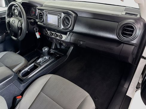 Used 2018 Toyota Tacoma SR image 29