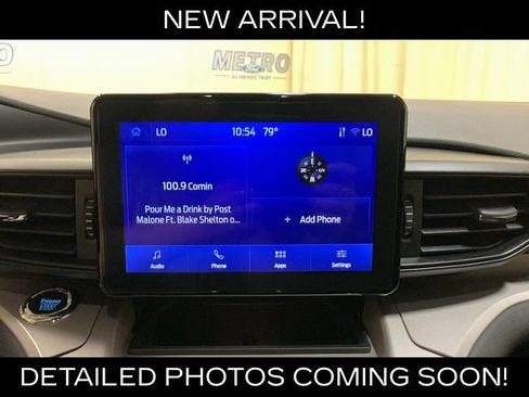 Used 2023 Ford Explorer XLT AWD/4WD image 36