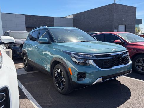 Certified 2024 Kia Seltos EX image 2