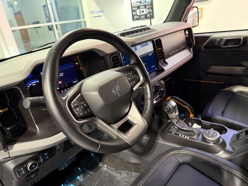 Used 2023 Ford Bronco Badlands image 12