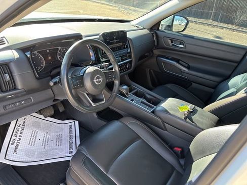 Used 2023 Nissan Pathfinder SL w/ Black Appearance Package image 13