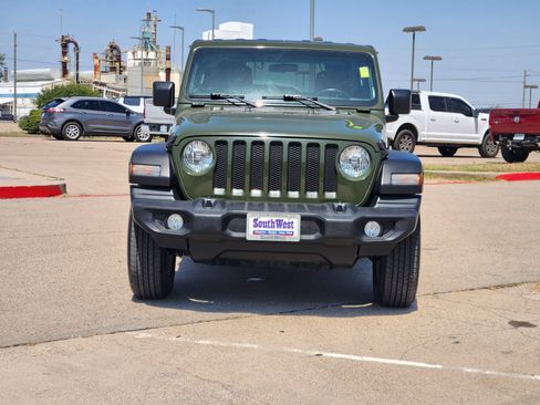 Used 2022 Jeep Wrangler Sport AWD/4WD image 6