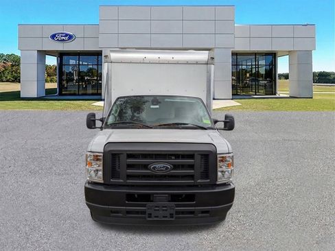 Certified 2024 Ford E-450 and Econoline 450 Super Duty w/ Driver's Safety Package image 7