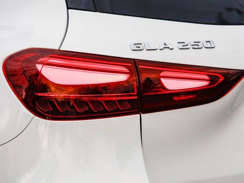 Certified 2025 Mercedes-Benz GLA 250 image 8
