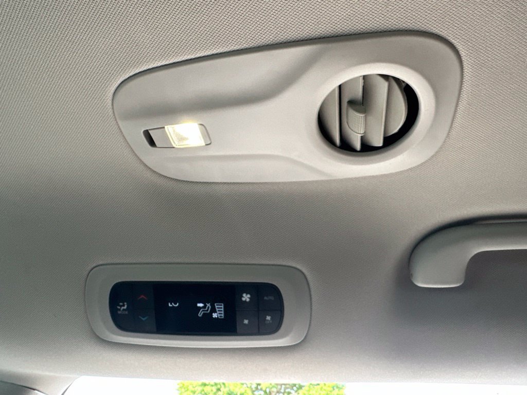 Used 2024 Chrysler Pacifica Touring-L FWD image 32