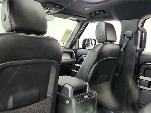 Used 2024 Land Rover Defender 110 S image 29