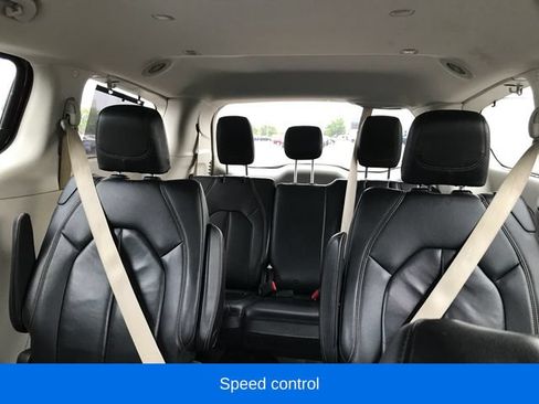 Used 2017 Chrysler Pacifica Touring-L FWD image 9