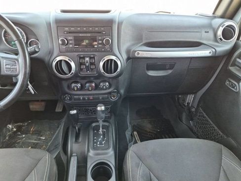 Used 2018 Jeep Wrangler Unlimited Sahara AWD/4WD image 13