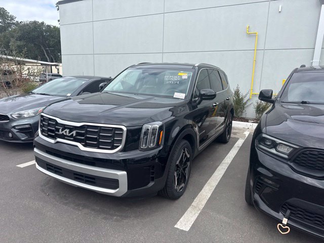Used 2024 Kia Telluride S FWD image 3