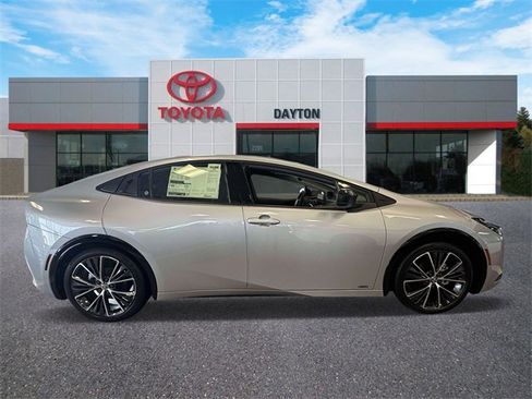 Used 2025 Toyota Prius XLE image 6