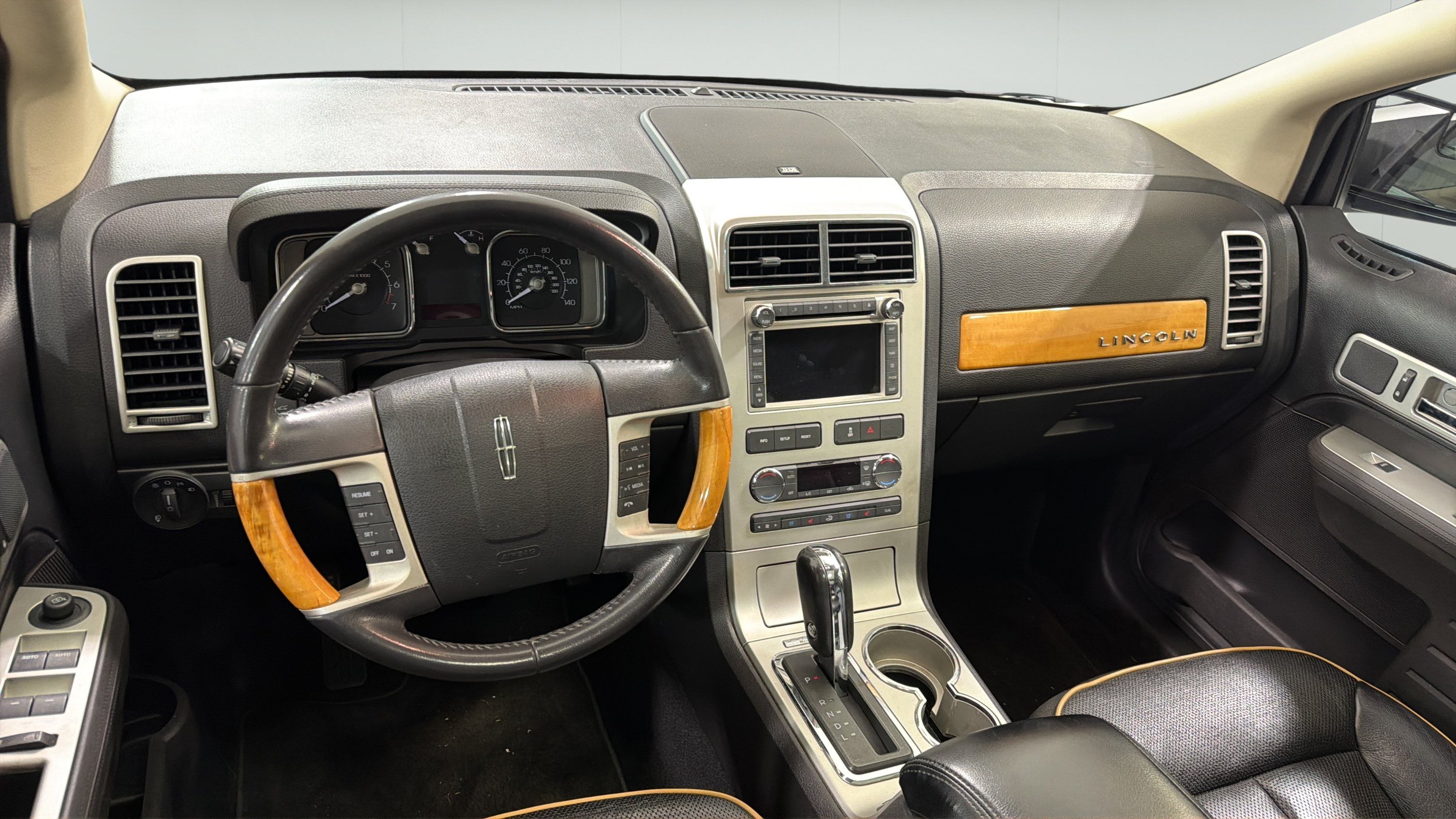 Used 2010 Lincoln MKX 2WD image 21