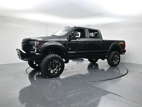 Used 2022 Ford F250 Lariat w/ Black Appearance Package image 5