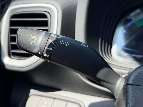 Certified 2024 Hyundai Venue SEL FWD image 24