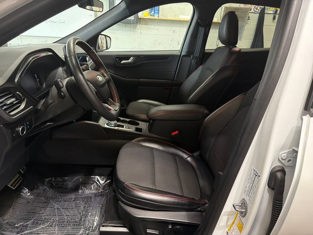 Used 2023 Ford Escape ST-Line w/ Tech Pack #1 AWD/4WD image 18