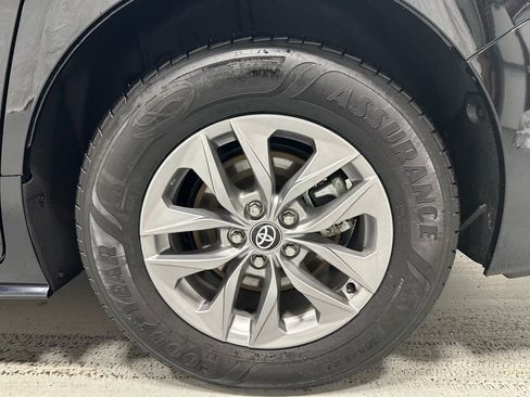 Used 2025 Toyota Sienna XLE image 69